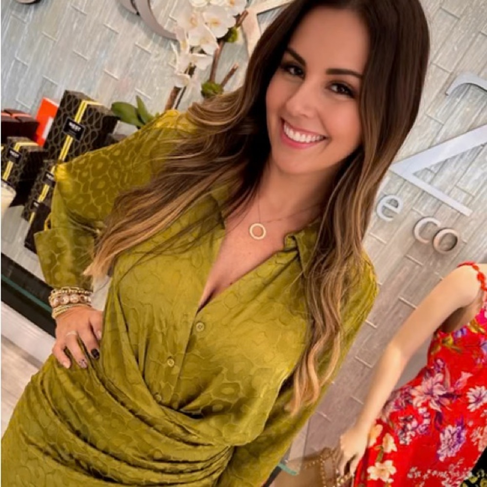 Le Superbe Miko Dress Olive Green 
Worn once 
Size 6